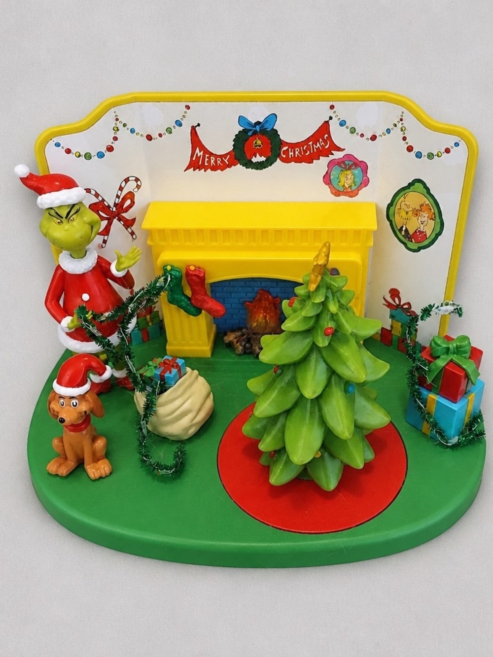 Dr. Seuss The Grinch Merry Christmas Animated Christmas Decoration W/ Box Lights